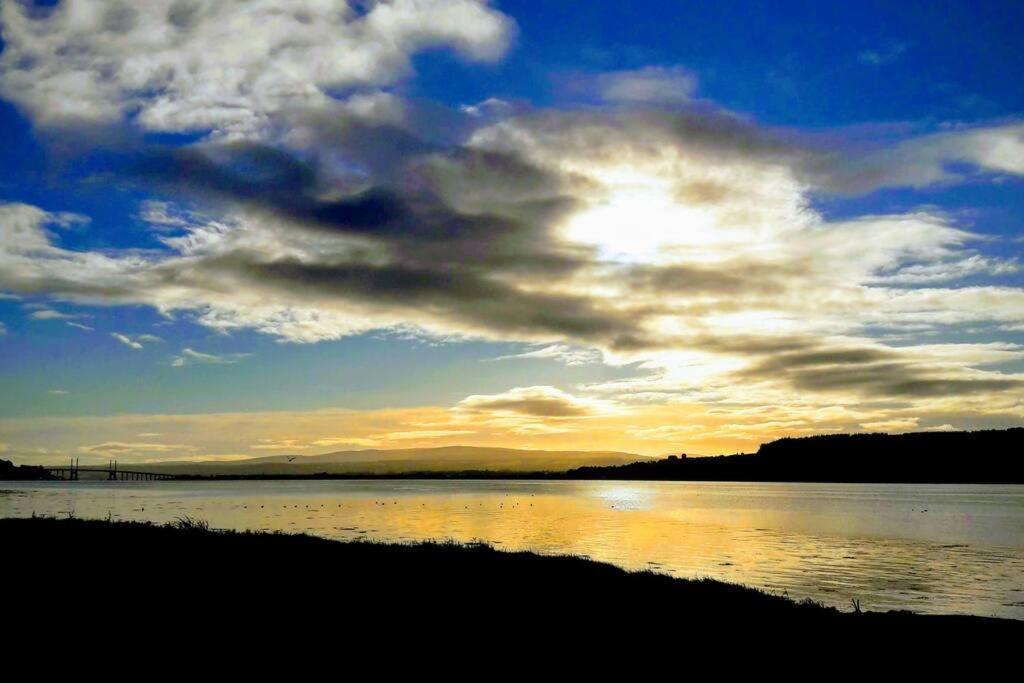 Spacious Sea View Home 5 Miles From Inverness North Kessock エクステリア 写真